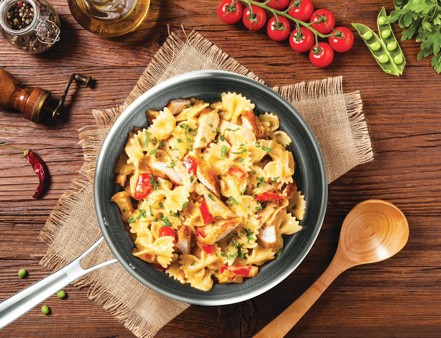 3-PLY FRY PAN & SKILLET with cooked pasta 