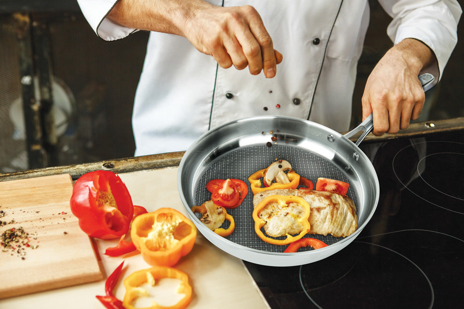 3-PLY FRY PAN & SKILLET  USING TO COOK VEGETABLES AND MUSHROOMS