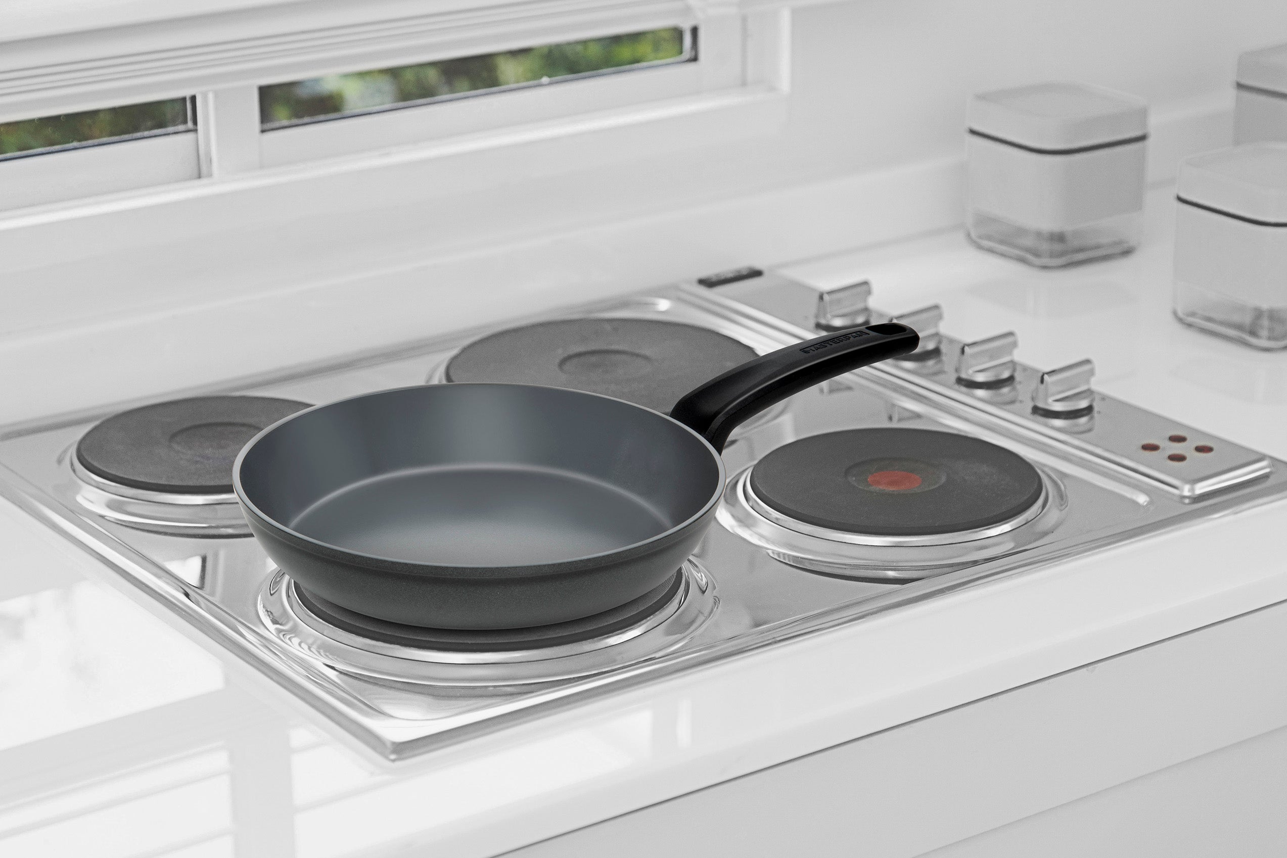MasterPan 9.5 in. Healthy Ceramic Non-Stick Aluminium Cookware Fry Pan & Skillet with Bakelite Handle